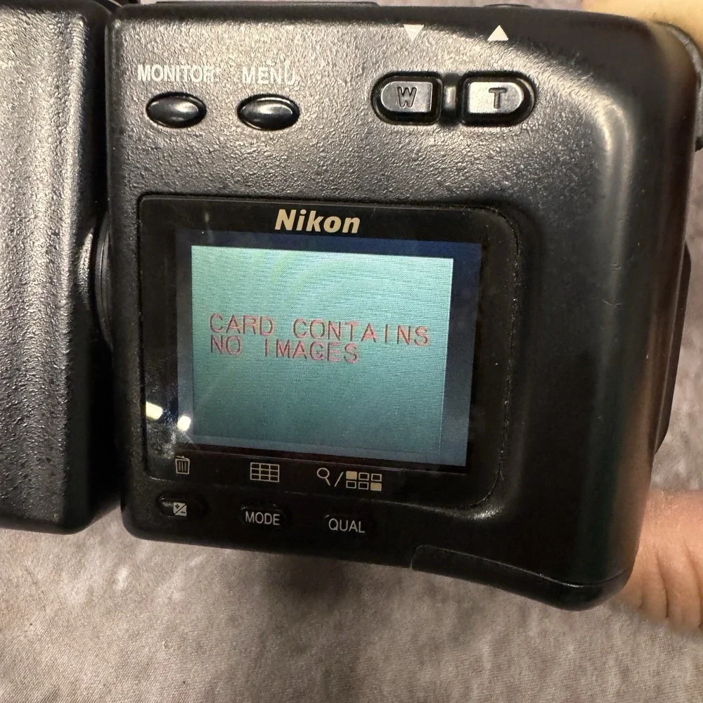 Nikon Coolpix 950 Digital Camera Working With Broken Battery Door Missing Pad